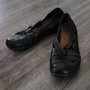 Clarks black mary janes  Sz 11 EUC